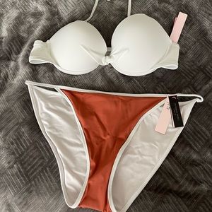Victoria’s Secret bikini set